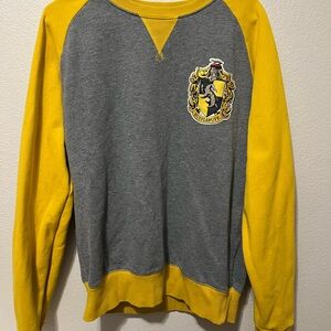 Universal Studios Wizarding World Harry Potter Hufflepuff Sweatshirt Adult M (1)